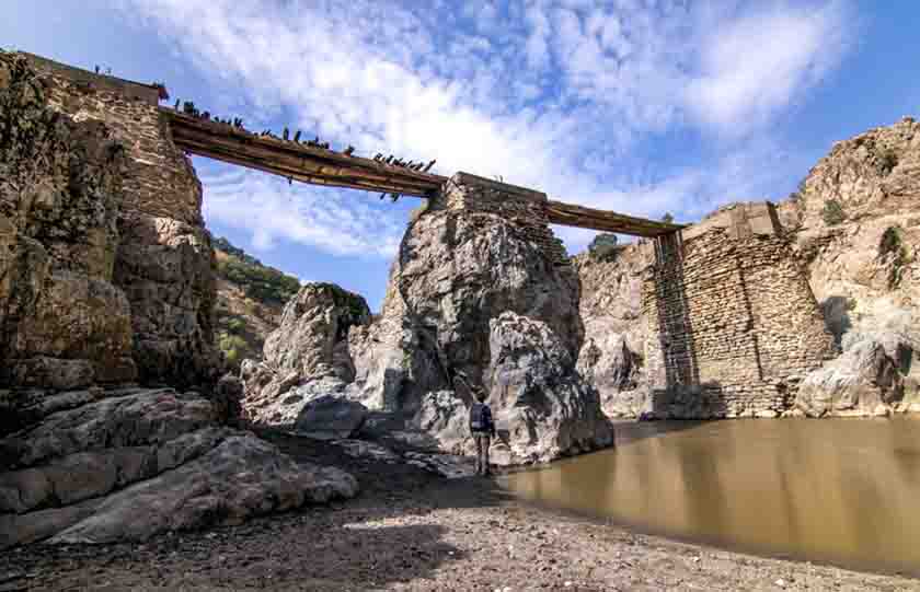 پل قلعه تاسیان (پل قلاتاسیان) سردشت