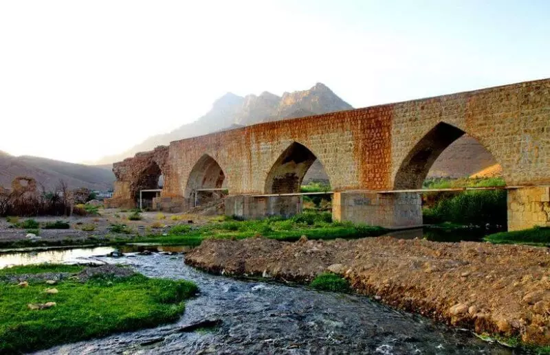 پل شکسته (پل شاپوری) خرم‌آباد