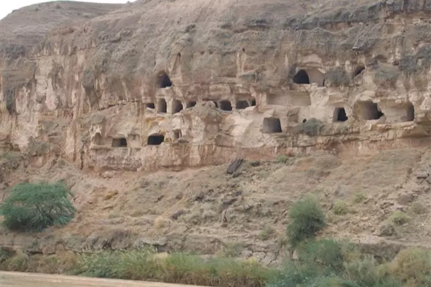 غار چهل خانه دشتستان