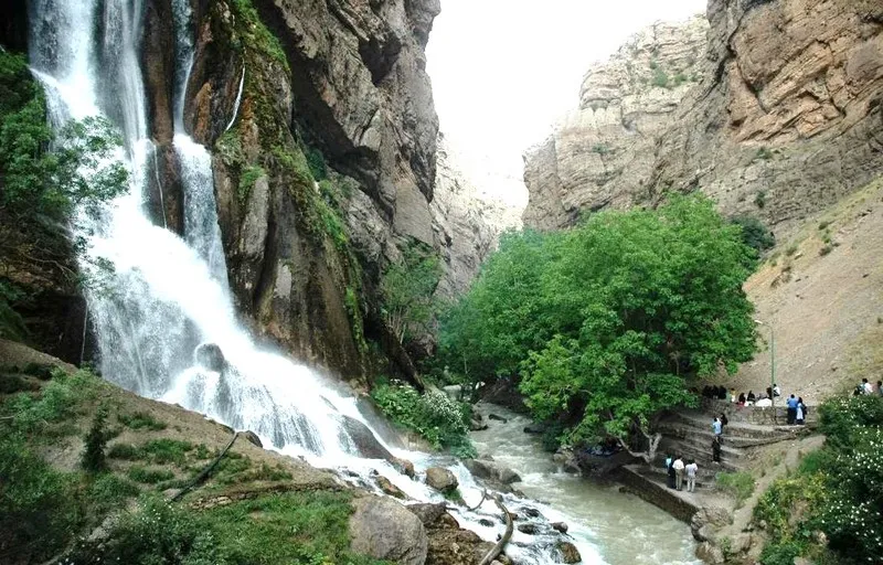 آبشار چکان الیگودرز